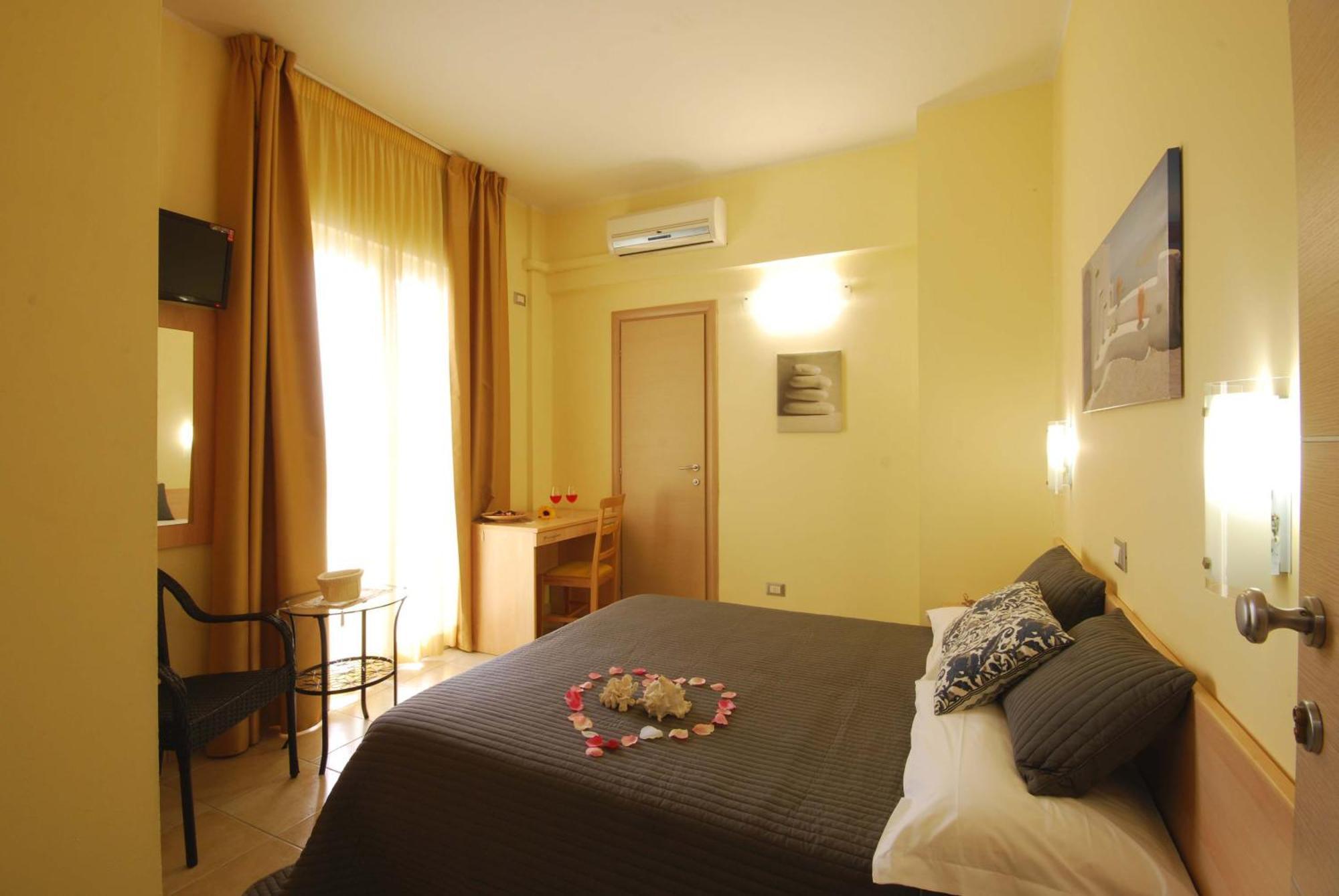 Hotel Caggiari เซนีกัลเลีย ภายนอก รูปภาพ