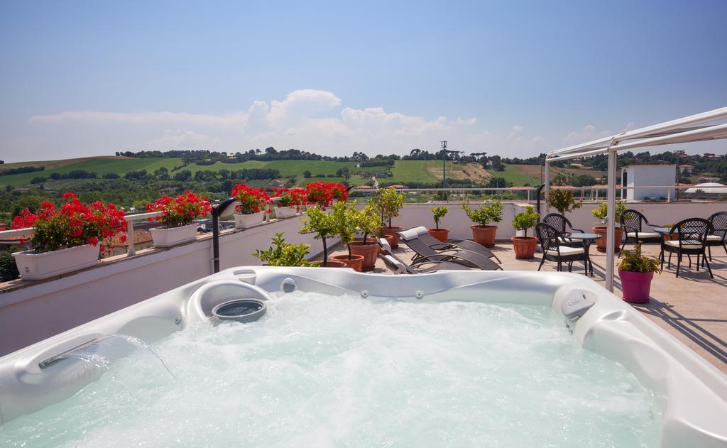 Hotel Caggiari เซนีกัลเลีย ภายนอก รูปภาพ