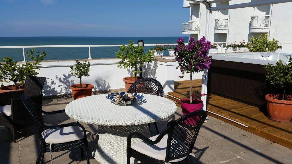 Hotel Caggiari เซนีกัลเลีย ภายนอก รูปภาพ