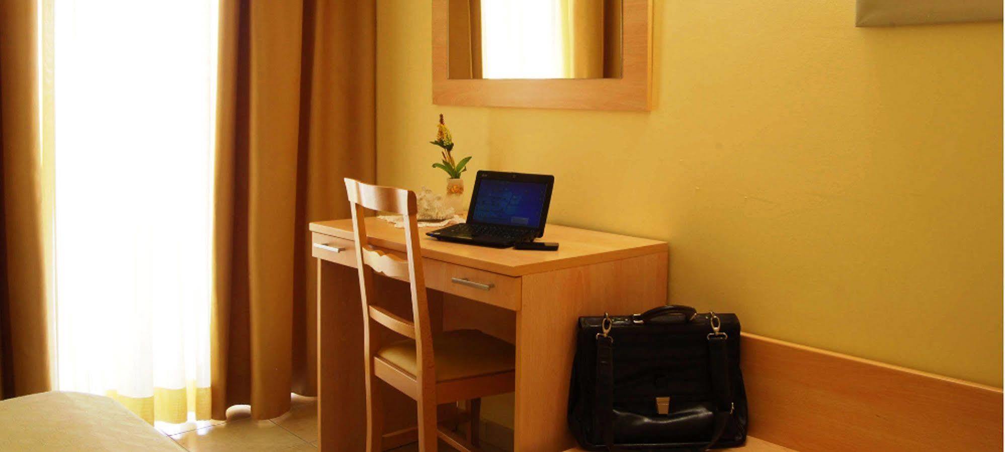 Hotel Caggiari เซนีกัลเลีย ภายนอก รูปภาพ