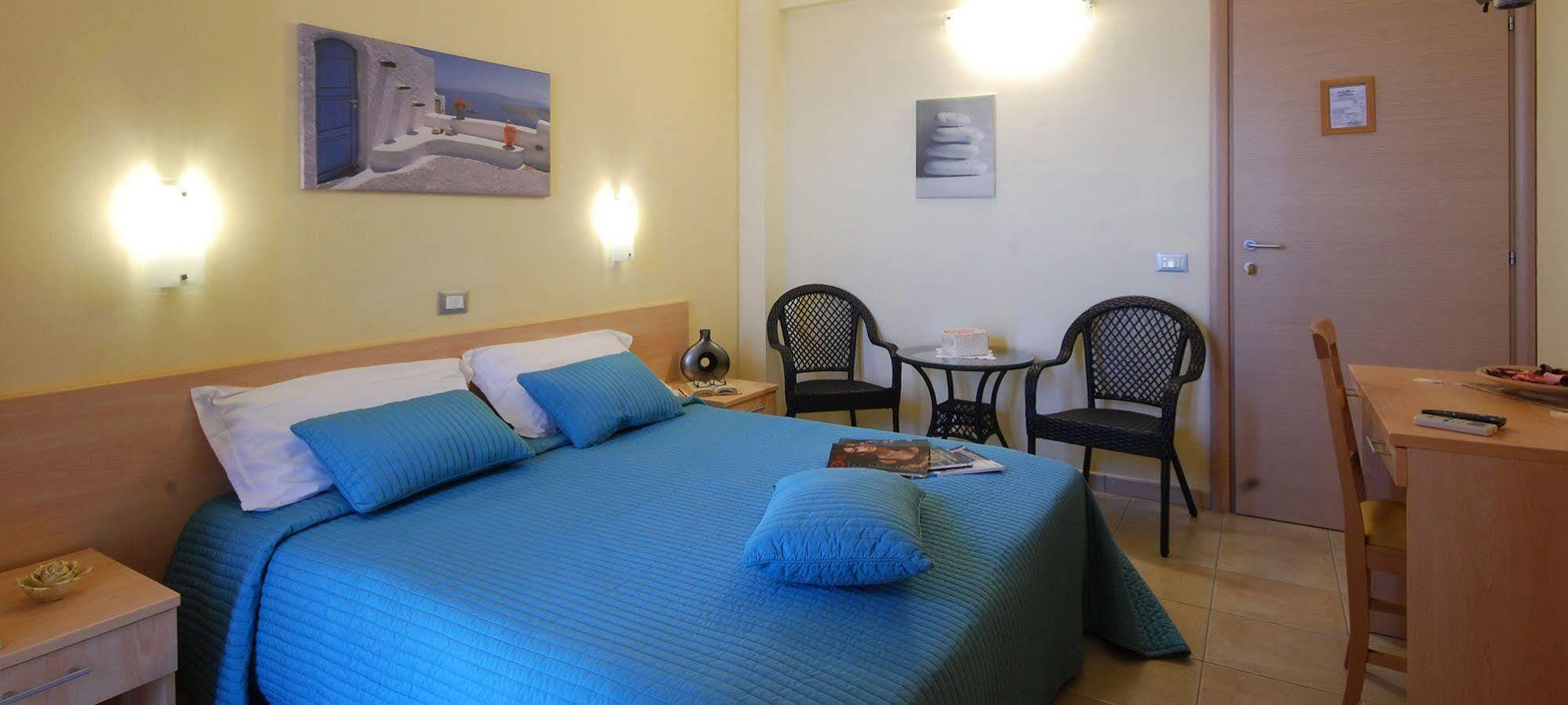 Hotel Caggiari เซนีกัลเลีย ภายนอก รูปภาพ