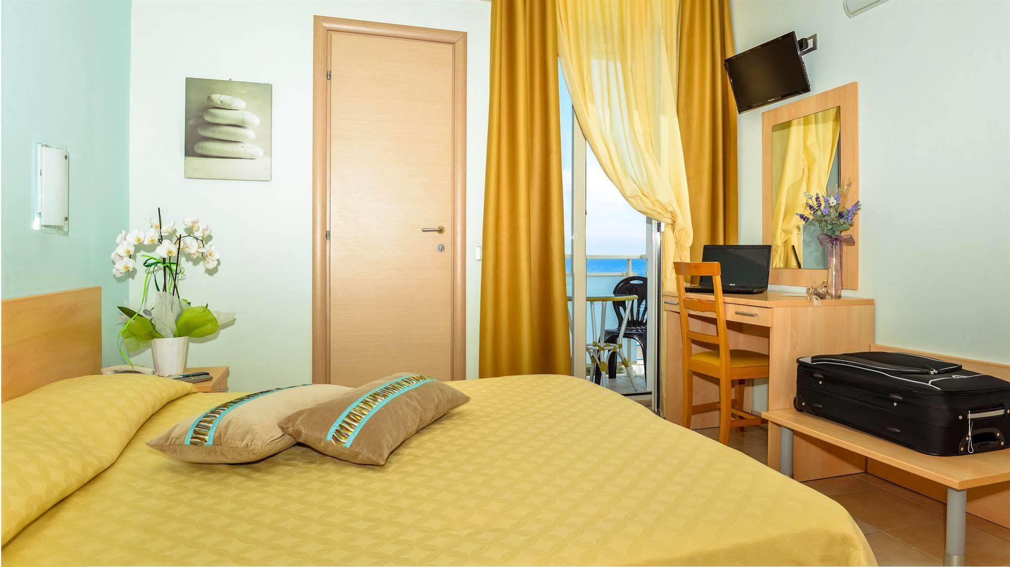 Hotel Caggiari เซนีกัลเลีย ภายนอก รูปภาพ