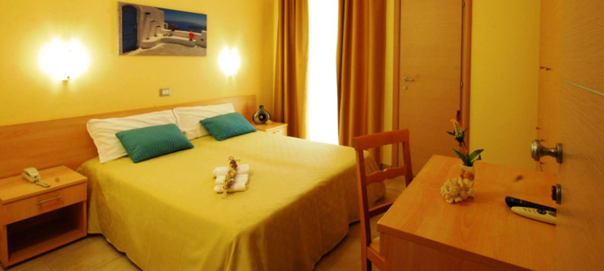 Hotel Caggiari เซนีกัลเลีย ภายนอก รูปภาพ