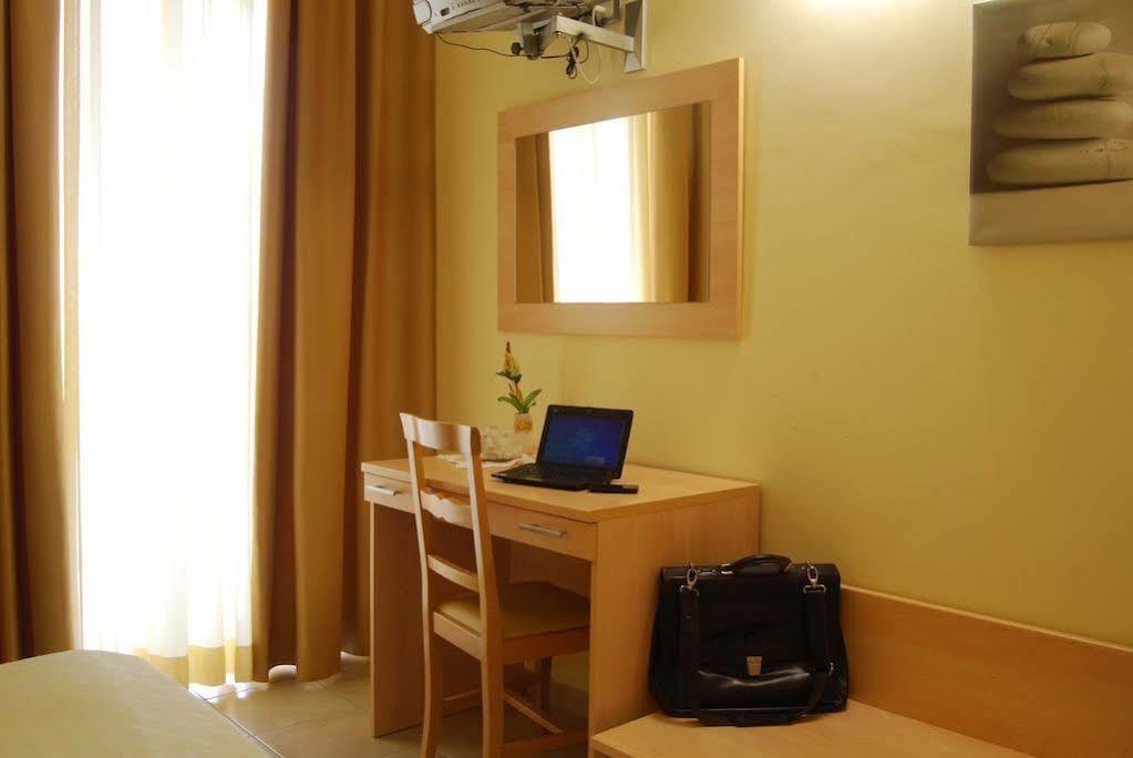 Hotel Caggiari เซนีกัลเลีย ภายนอก รูปภาพ