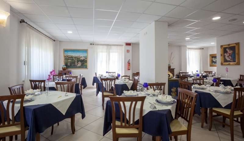 Hotel Caggiari เซนีกัลเลีย ร้านอาหาร รูปภาพ