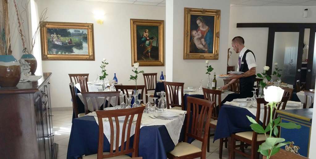 Hotel Caggiari เซนีกัลเลีย ร้านอาหาร รูปภาพ